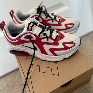 *NIKE* size 7.5 women’s